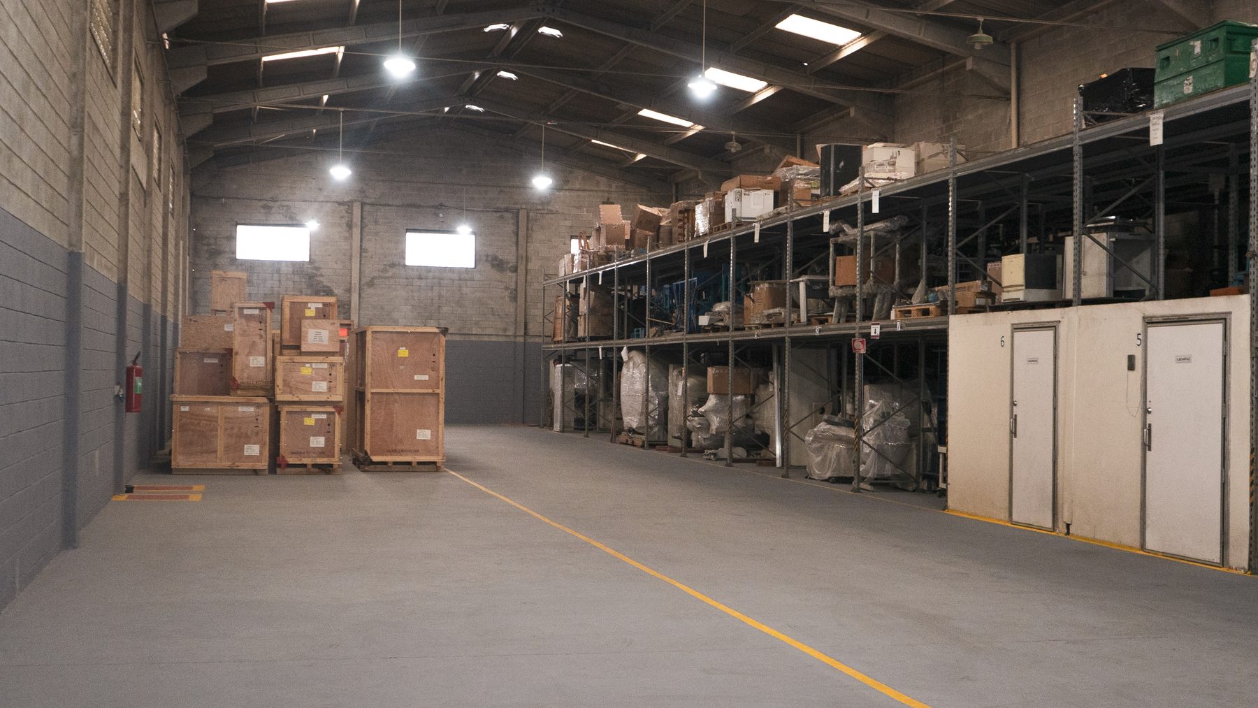 Interior do armazém licenciado da TBI