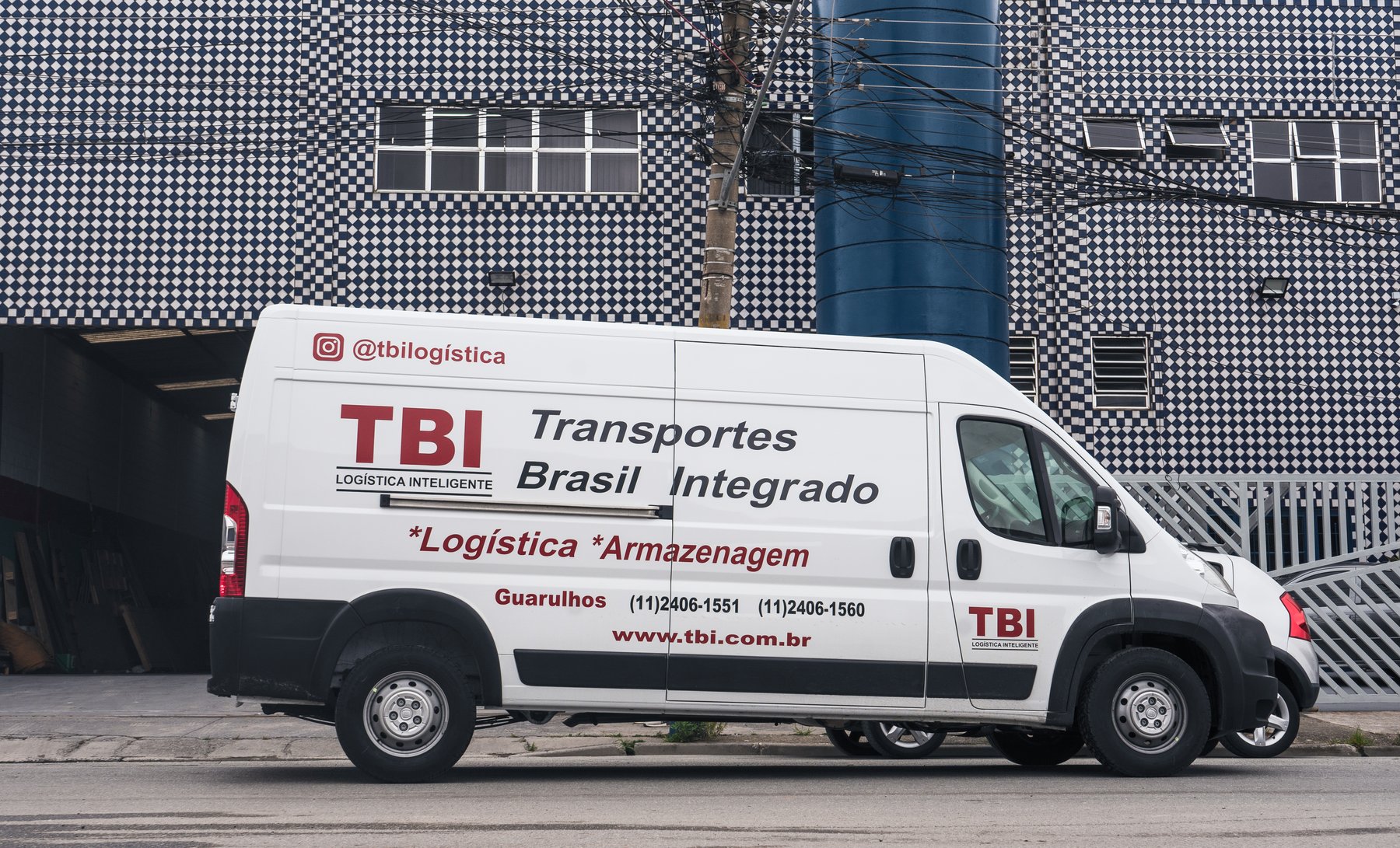 Van da frota TBI, vista lateral